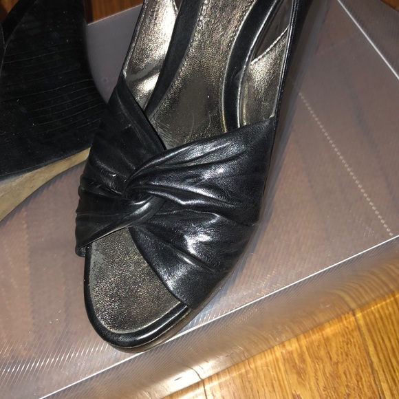 shoes - Picture 2 of 3